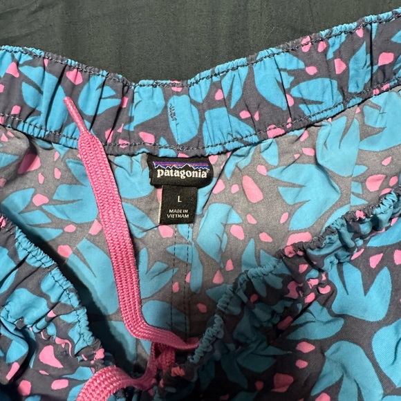 Patagonia shorts - Picture 2 of 3